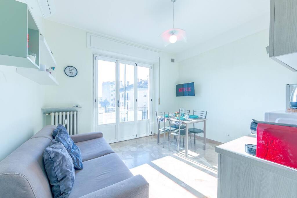Navigli - Downtown - Duomo Spacious Two Bedroom Apartment - Close To Metro - Ac - Wi-Fi Milão Exterior foto