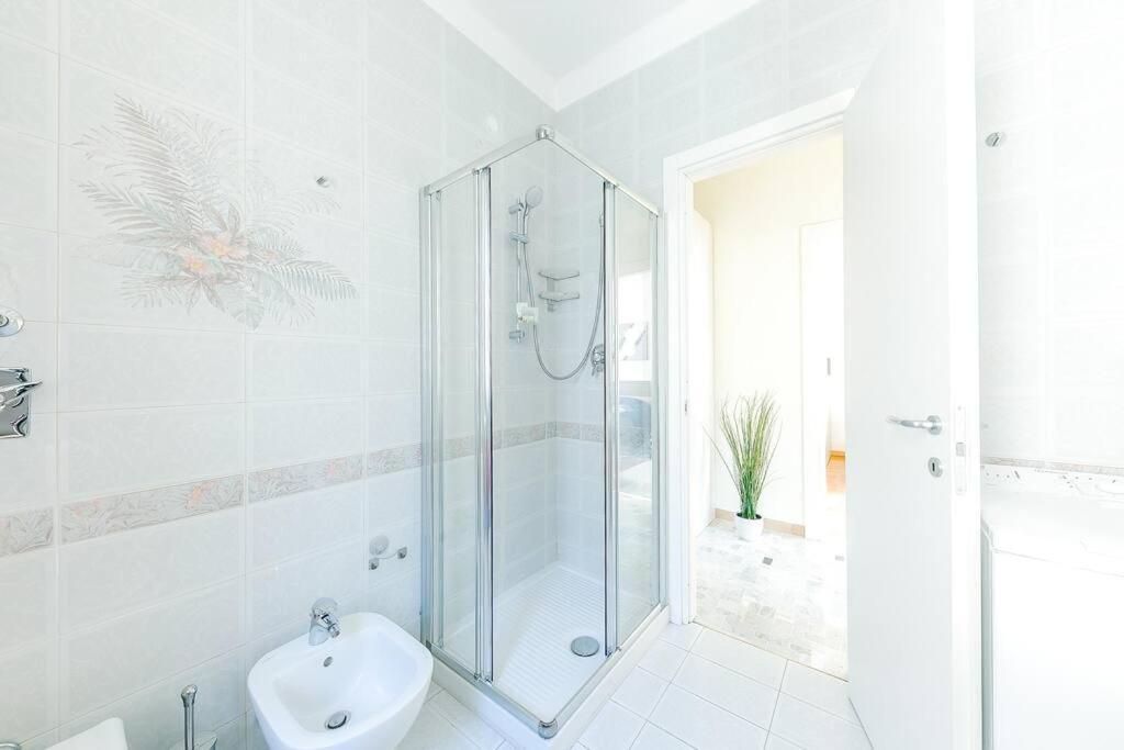 Navigli - Downtown - Duomo Spacious Two Bedroom Apartment - Close To Metro - Ac - Wi-Fi Milão Exterior foto