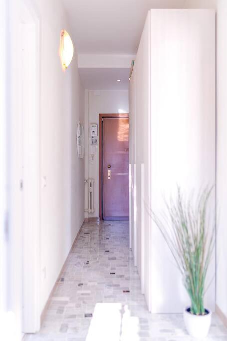 Navigli - Downtown - Duomo Spacious Two Bedroom Apartment - Close To Metro - Ac - Wi-Fi Milão Exterior foto